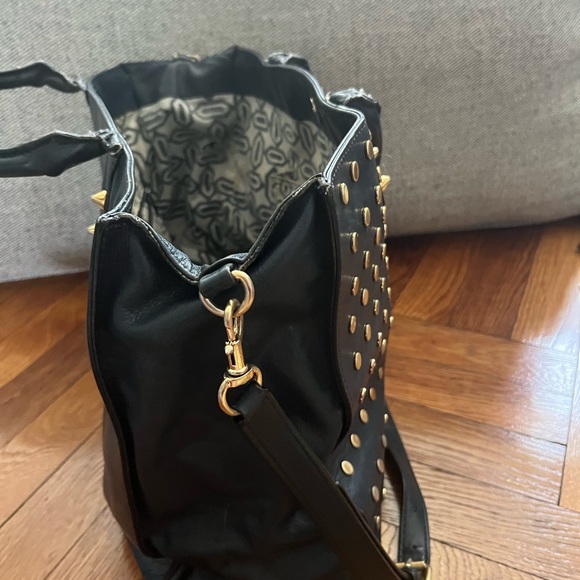 Large Rebecca Minkoff navy cross body with gold grommet details and handles - Picture 3 of 4